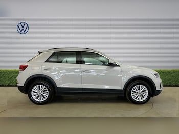 Used Volkswagen T-Roc 2024 for sale - 78015140: Photo