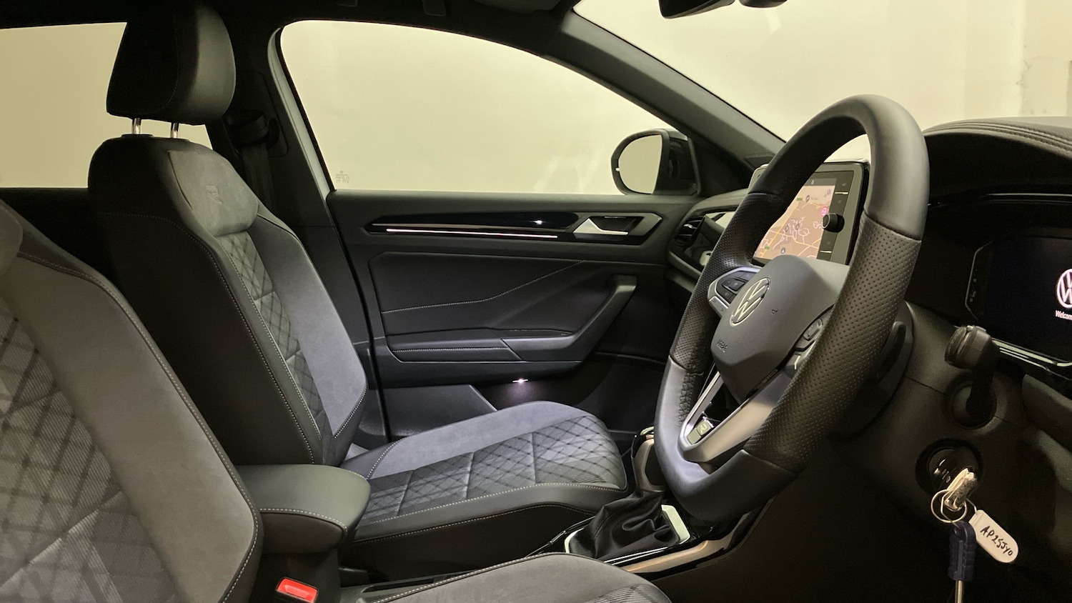 Used Volkswagen T-Roc 2025 for sale - 76945757: Photo 15