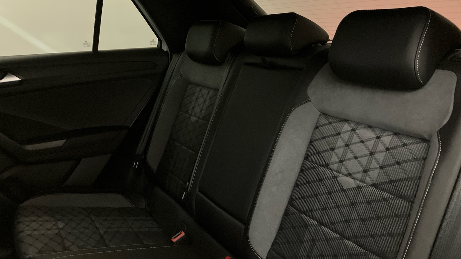 Used Volkswagen T-Roc 2025 for sale - 76945757: Photo 16