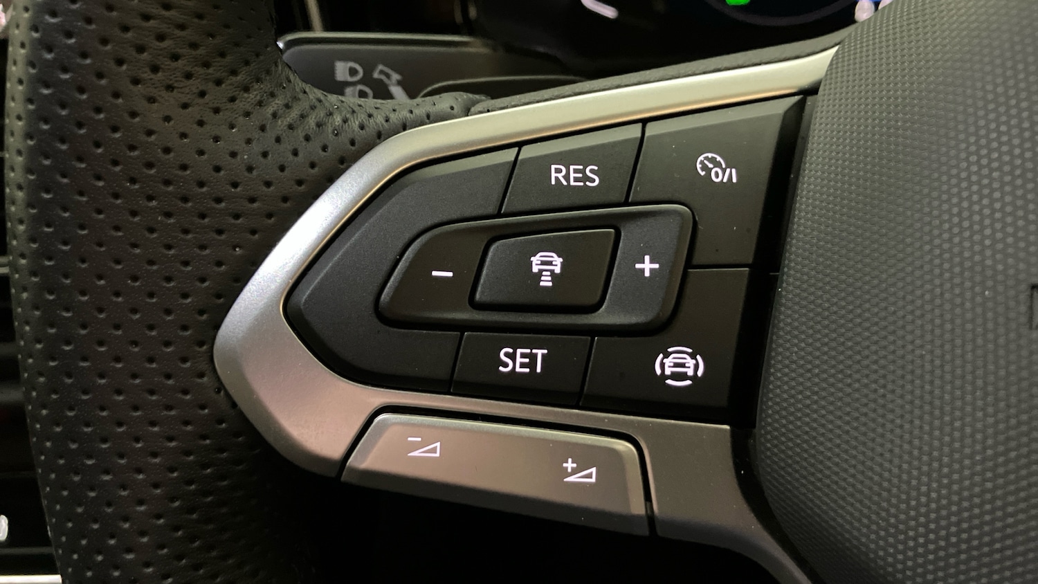 Used Volkswagen T-Roc 2025 for sale - 76945757: Photo 17