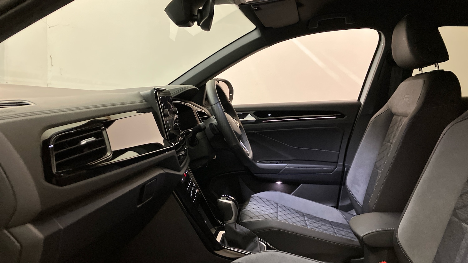 Used Volkswagen T-Roc 2025 for sale - 76945757: Photo 24