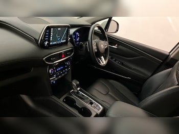 Used Hyundai Santa Fe 2020 for sale - 77247799: Photo