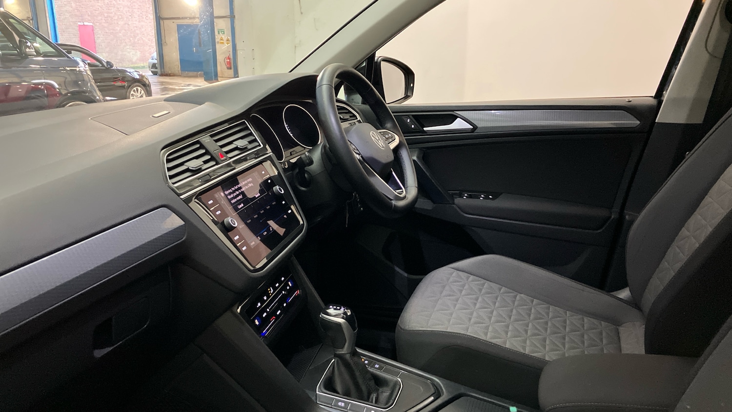 Used Volkswagen Tiguan 2020 for sale - 77324385: Photo 2