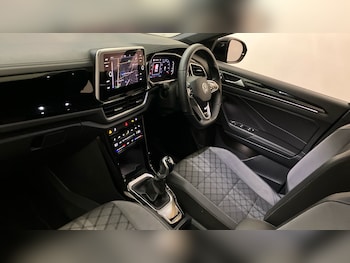 Used Volkswagen T-Roc 2023 for sale - 77431613: Photo