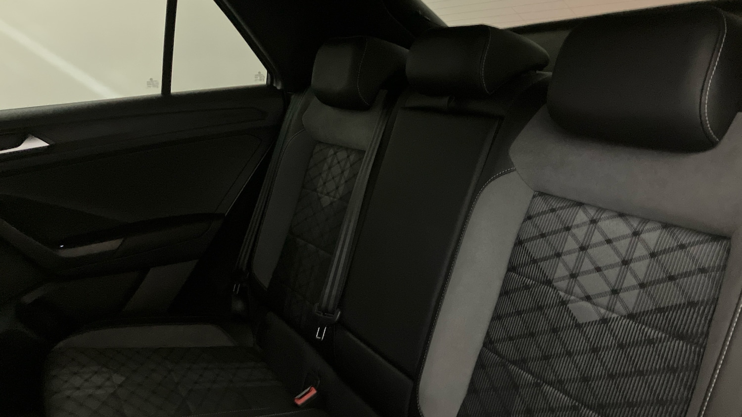 Used Volkswagen T-Roc 2023 for sale - 76329879: Photo 16