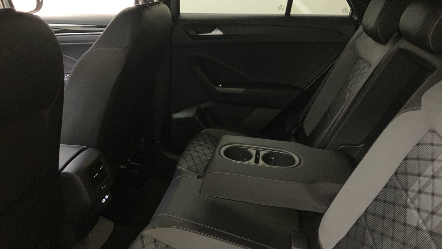 Used Volkswagen T-Roc 2023 for sale - 76329879: Photo 24