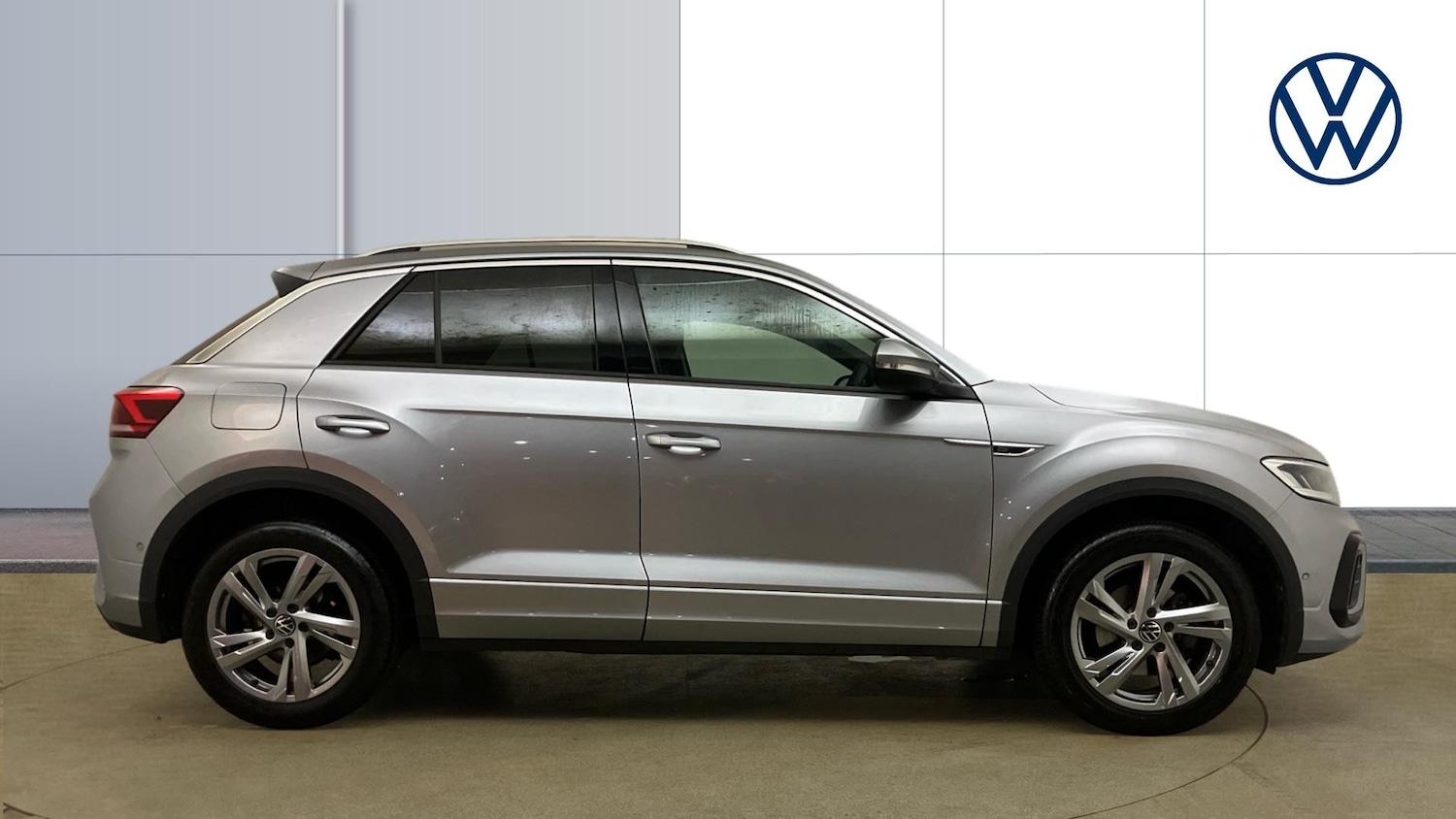 Used Volkswagen T-Roc 2023 for sale - 76329879: Photo 4