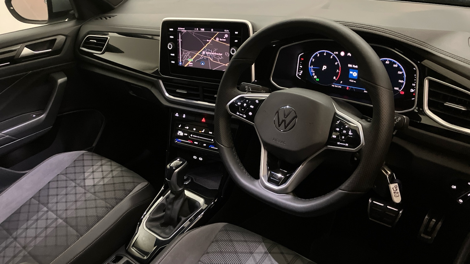 Used Volkswagen T-Roc 2023 for sale - 76329879: Photo 6
