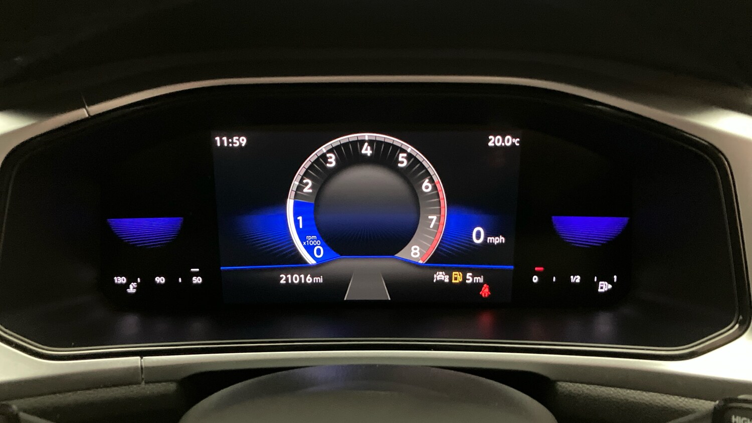 Used Volkswagen T-Roc 2023 for sale - 75955932: Photo 11