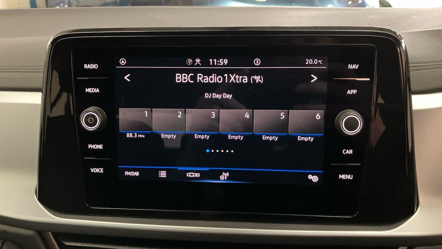 Used Volkswagen T-Roc 2023 for sale - 75955932: Photo 12