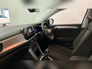 Used Volkswagen T-Roc 2023 for sale - 75955932: Photo