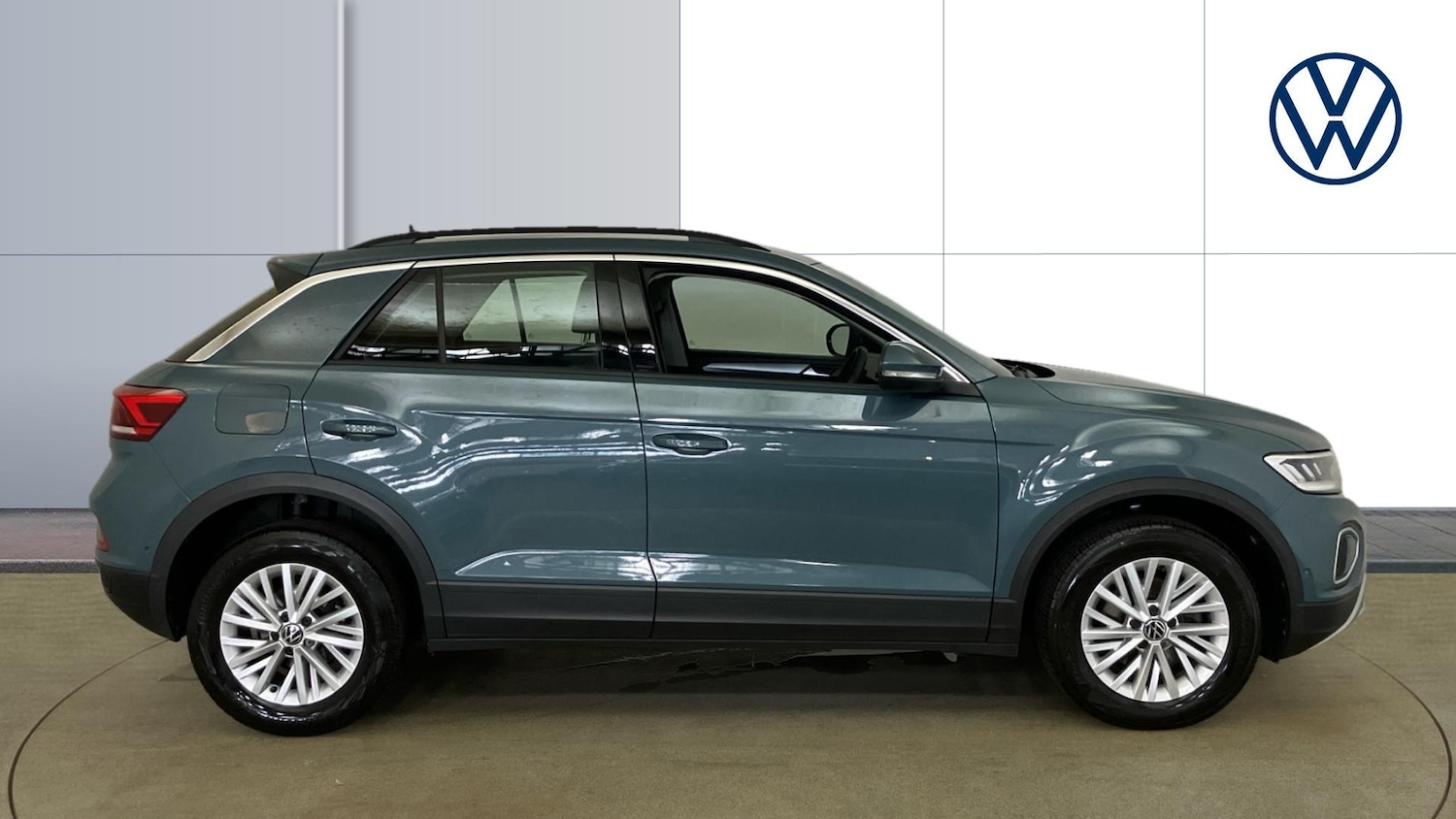 Used Volkswagen T-Roc 2023 for sale - 75955932: Photo 4