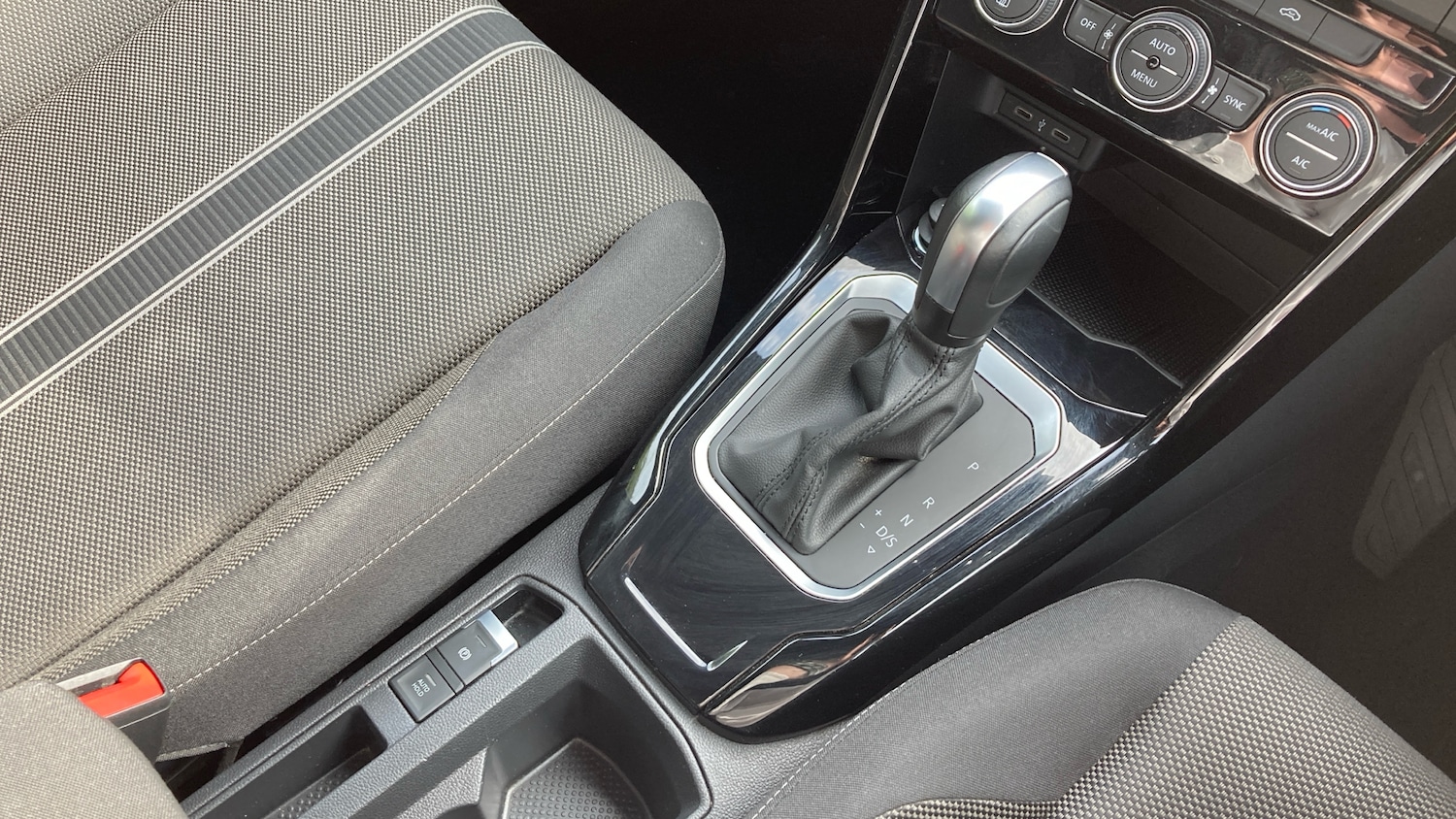 Used Volkswagen T-Roc 2021 for sale - 76598491: Photo 14