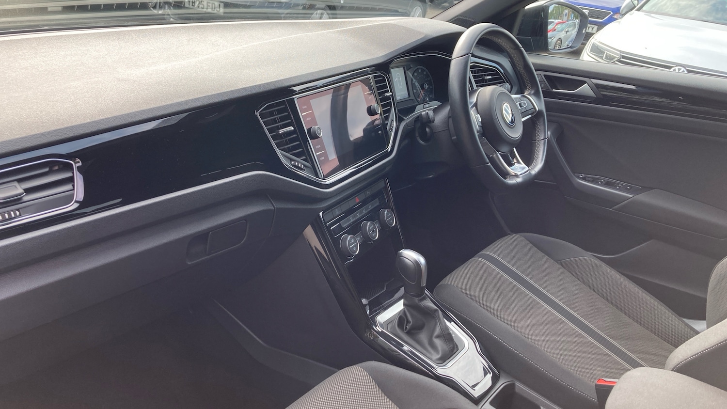 Used Volkswagen T-Roc 2021 for sale - 76598491: Photo 2