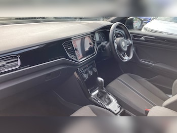 Used Volkswagen T-Roc 2021 for sale - 76598491: Photo