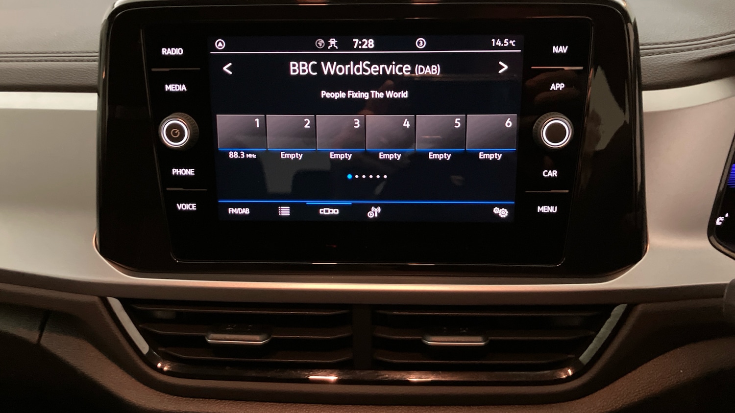 Used Volkswagen T-Roc 2023 for sale - 76101262: Photo 12