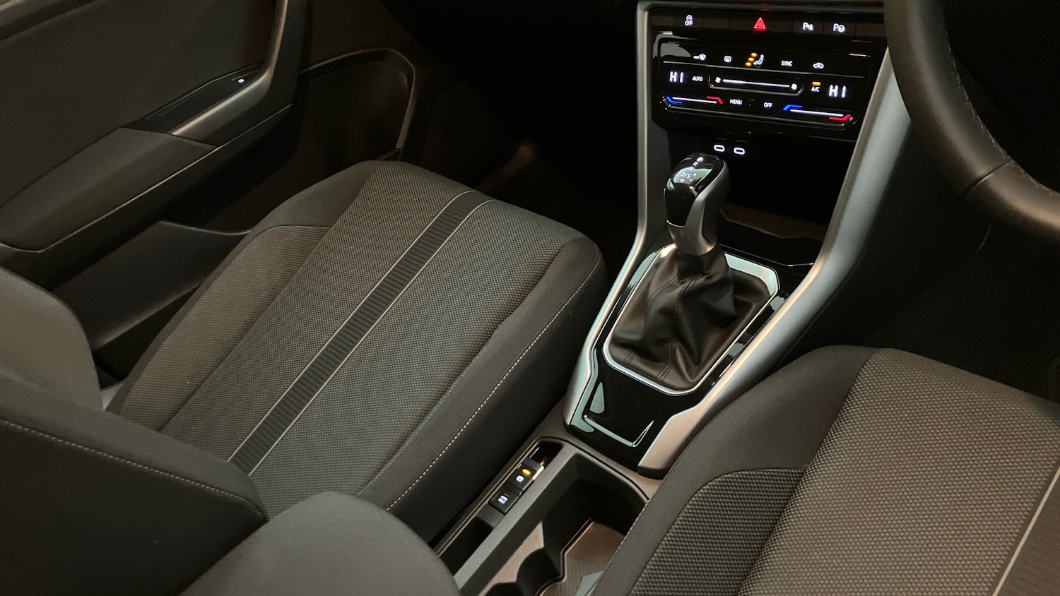 Used Volkswagen T-Roc 2023 for sale - 76101262: Photo 14