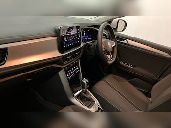 Used Volkswagen T-Roc 2023 for sale - 76101262: Photo 2