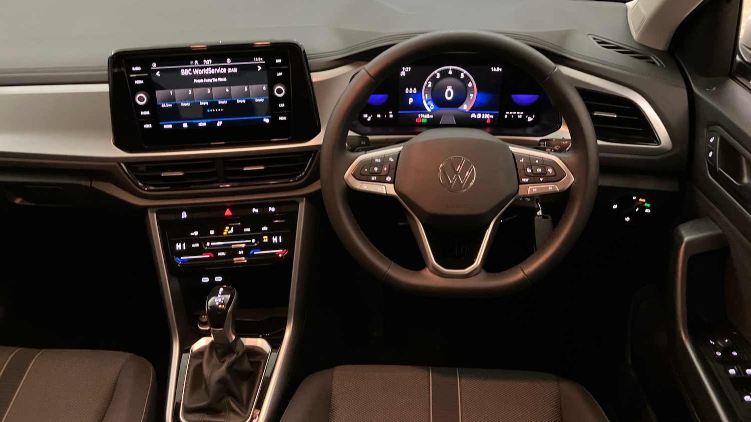 Used Volkswagen T-Roc 2023 for sale - 76101262: Photo 9