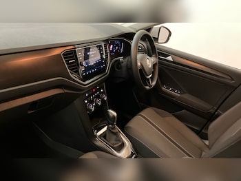 Used Volkswagen T-Roc 2019 for sale - 76354912: Photo