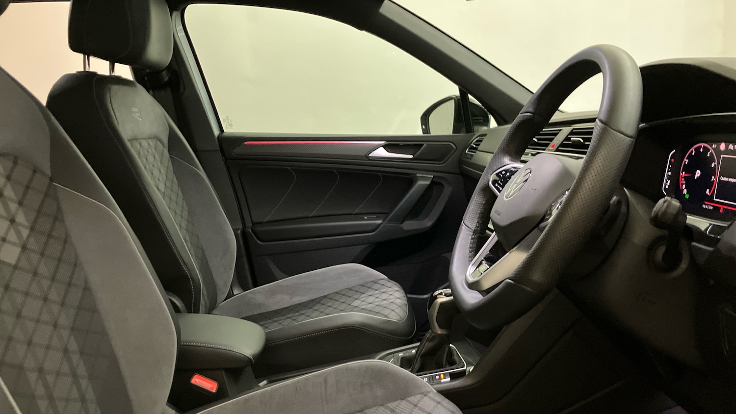 Used Volkswagen Tiguan 2024 for sale - 76450227: Photo 15