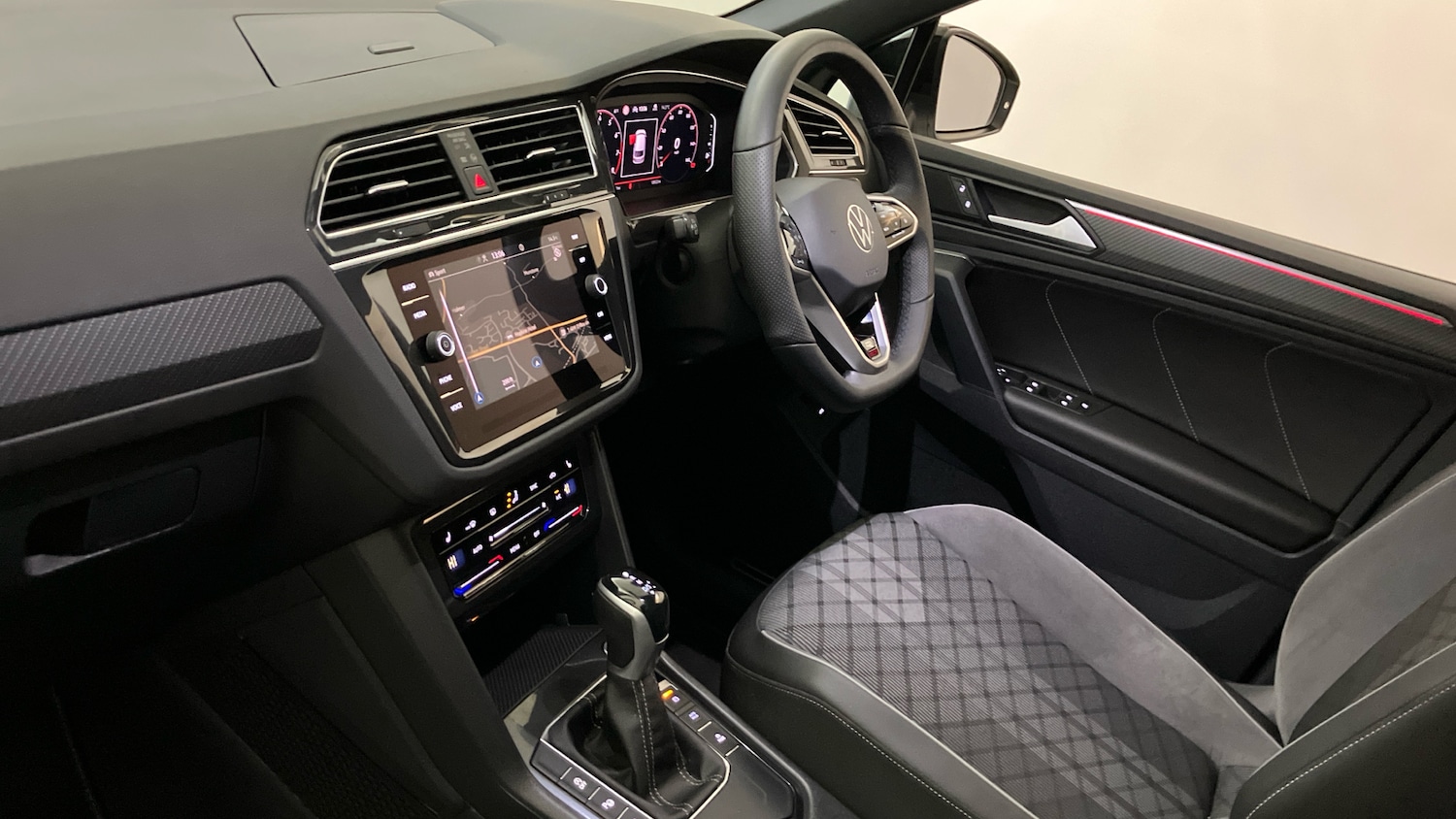 Used Volkswagen Tiguan 2024 for sale - 76450227: Photo 2