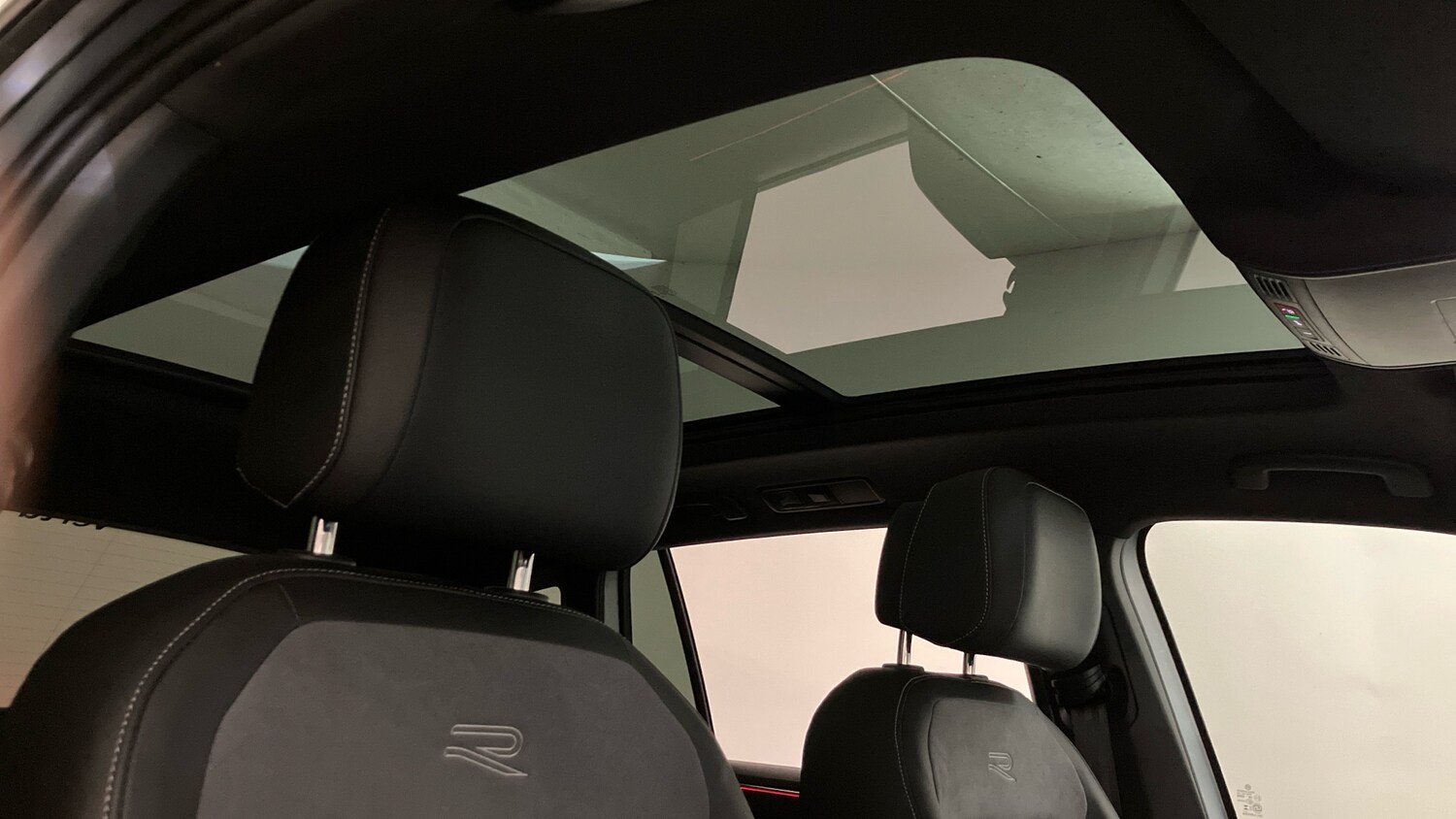 Used Volkswagen Tiguan 2024 for sale - 76450227: Photo 30