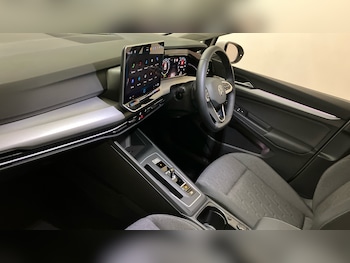 Used Volkswagen Golf 2024 for sale - 76354911: Photo