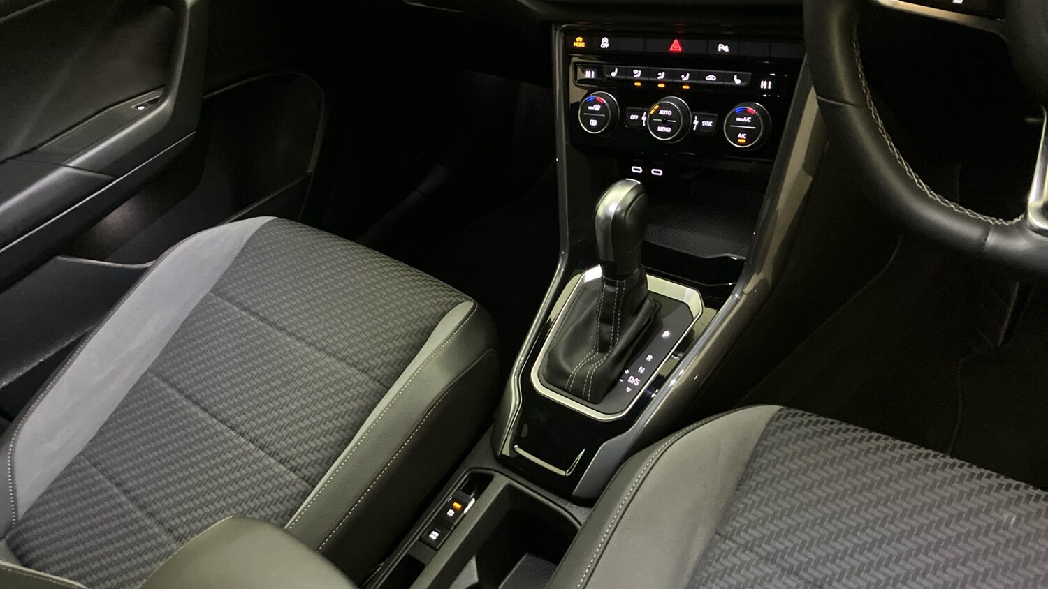 Used Volkswagen T-Roc 2021 for sale - 76564916: Photo 14