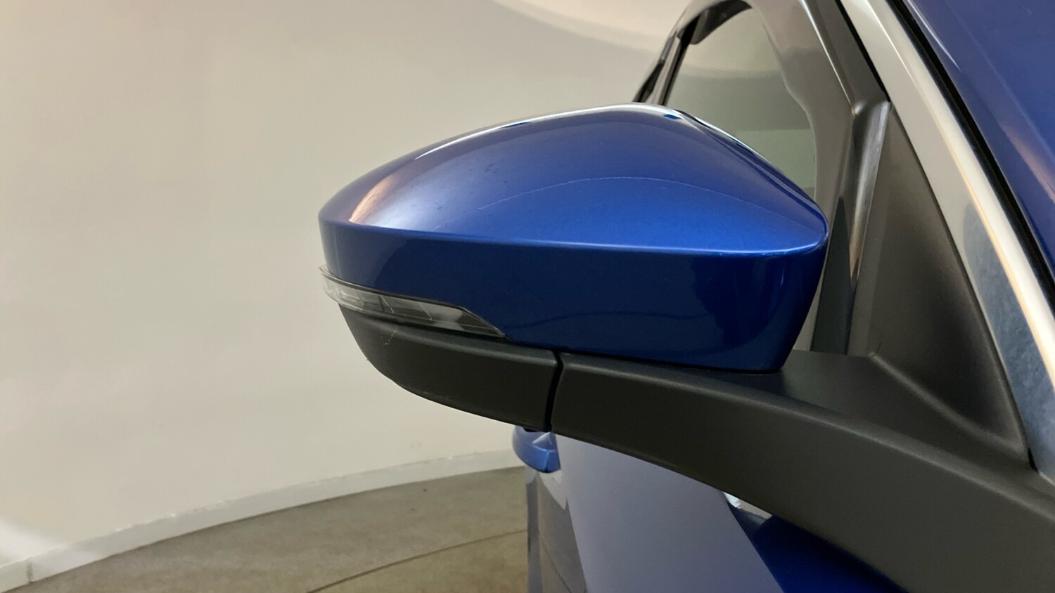 Used Volkswagen T-Roc 2021 for sale - 76564916: Photo 30