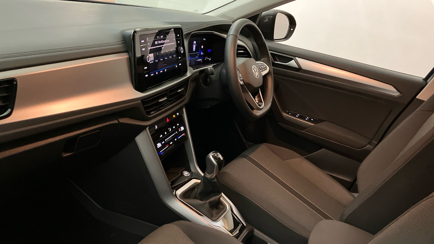 Used Volkswagen T-Roc 2025 for sale - 76796794: Photo 2