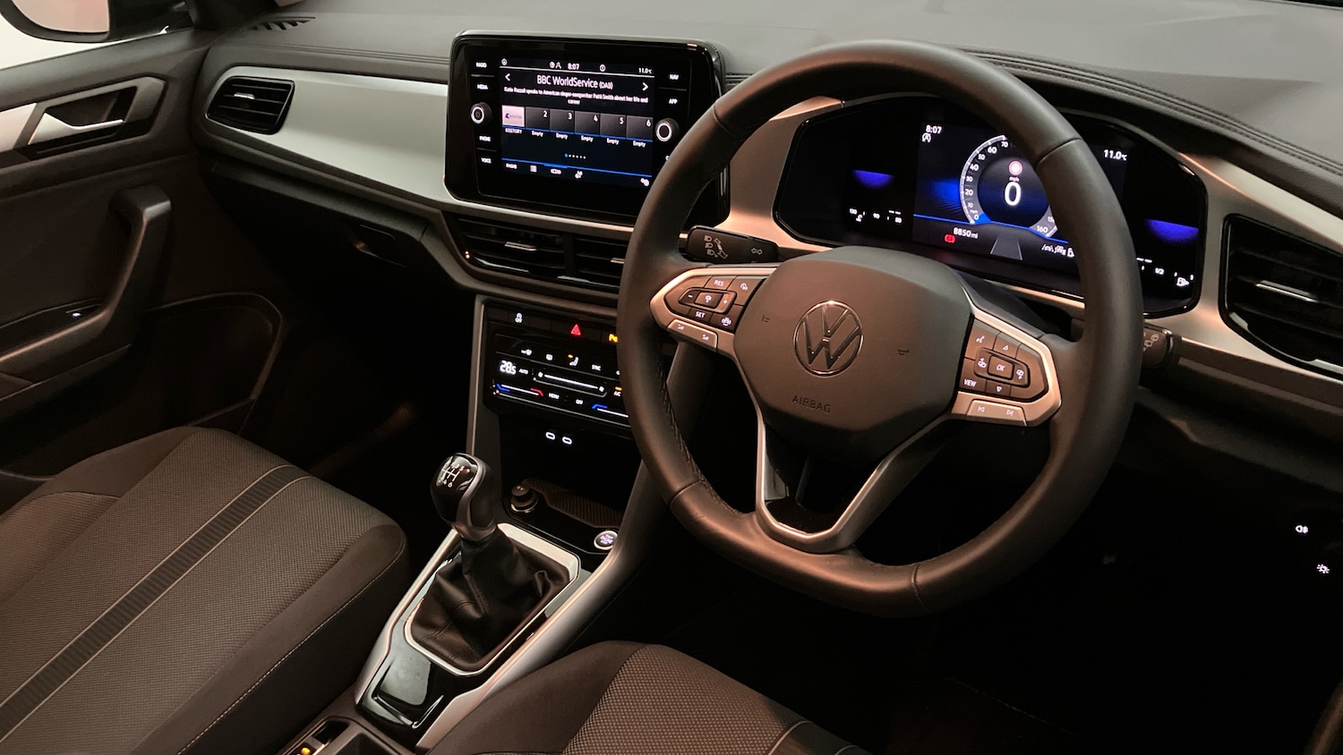 Used Volkswagen T-Roc 2025 for sale - 76796794: Photo 6