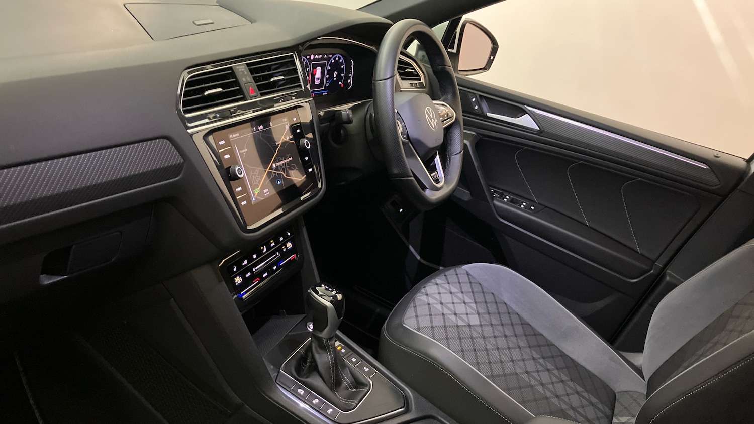 Used Volkswagen Tiguan Allspace 2023 for sale - 76048923: Photo 2