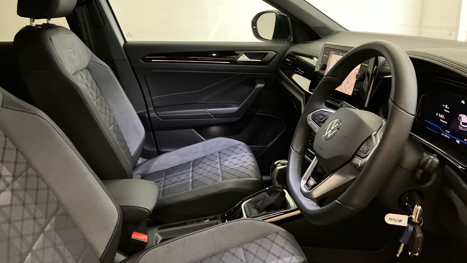 Used Volkswagen T-Roc 2025 for sale - 76193764: Photo 29