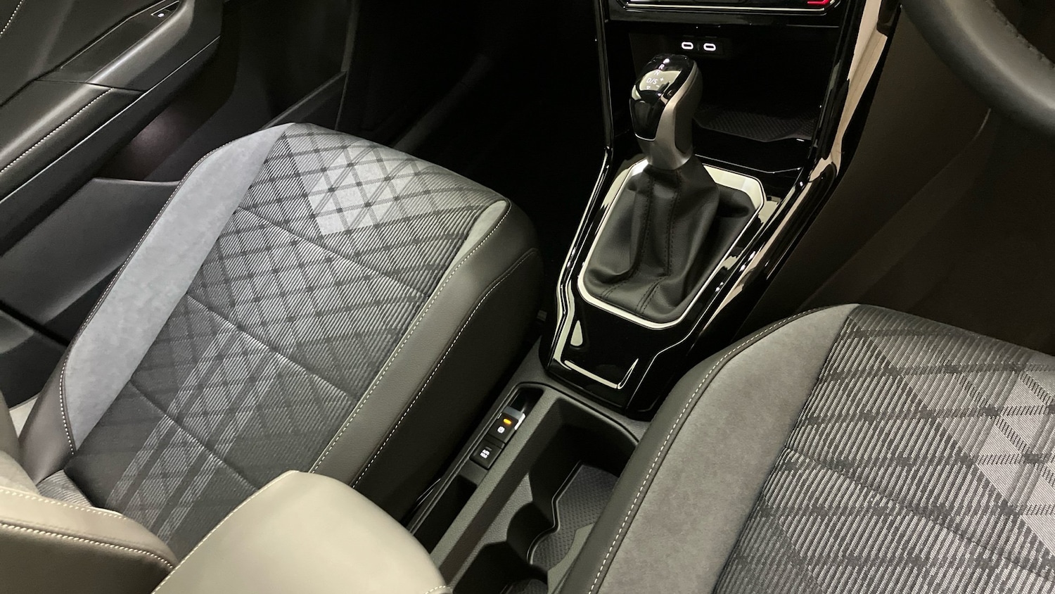 Used Volkswagen T-Roc 2025 for sale - 76568392: Photo 14