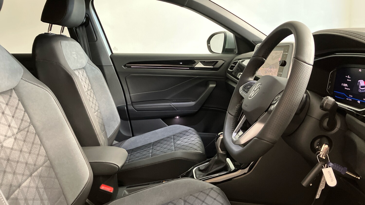 Used Volkswagen T-Roc 2025 for sale - 76568392: Photo 15