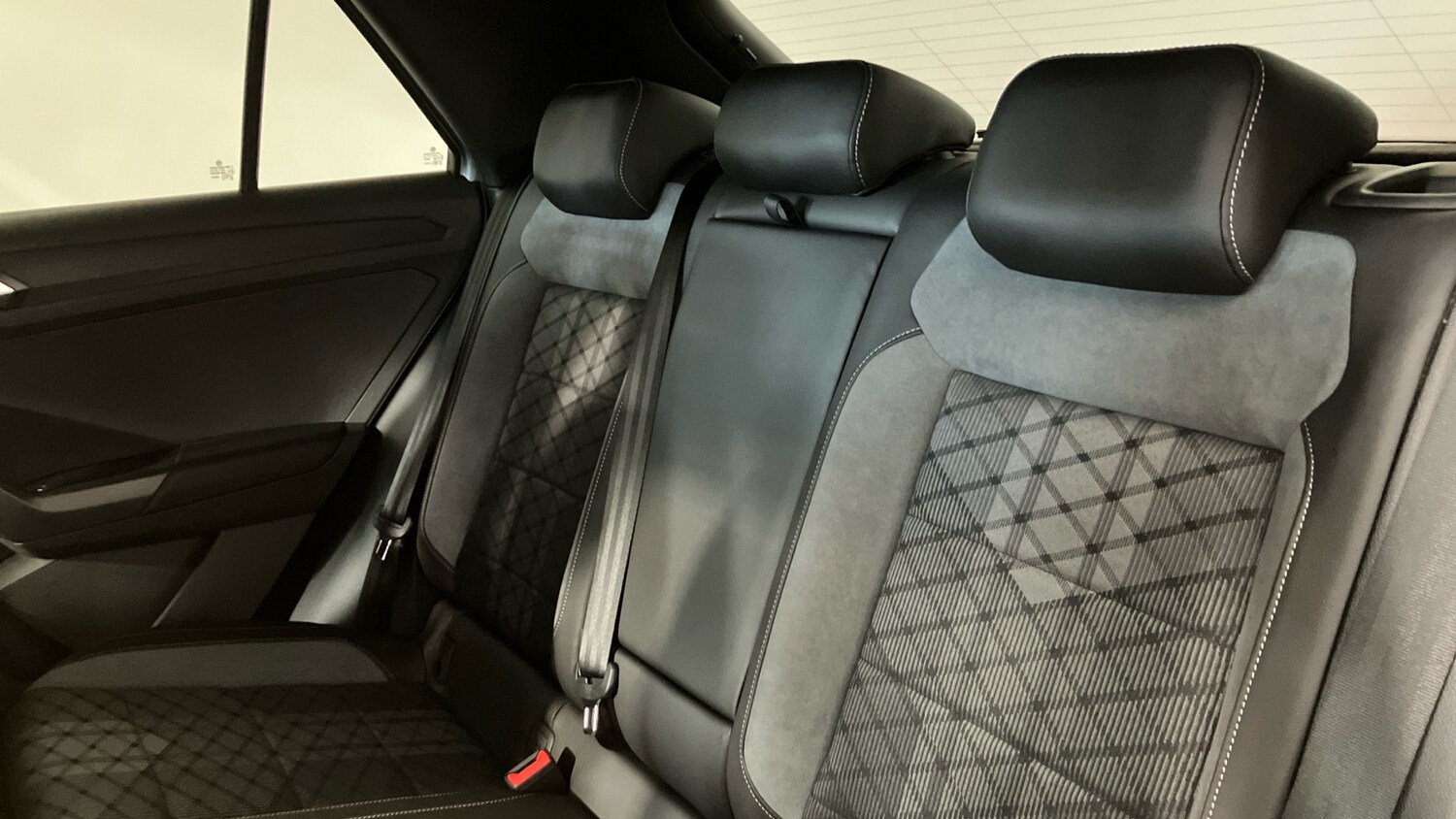 Used Volkswagen T-Roc 2025 for sale - 76568392: Photo 16