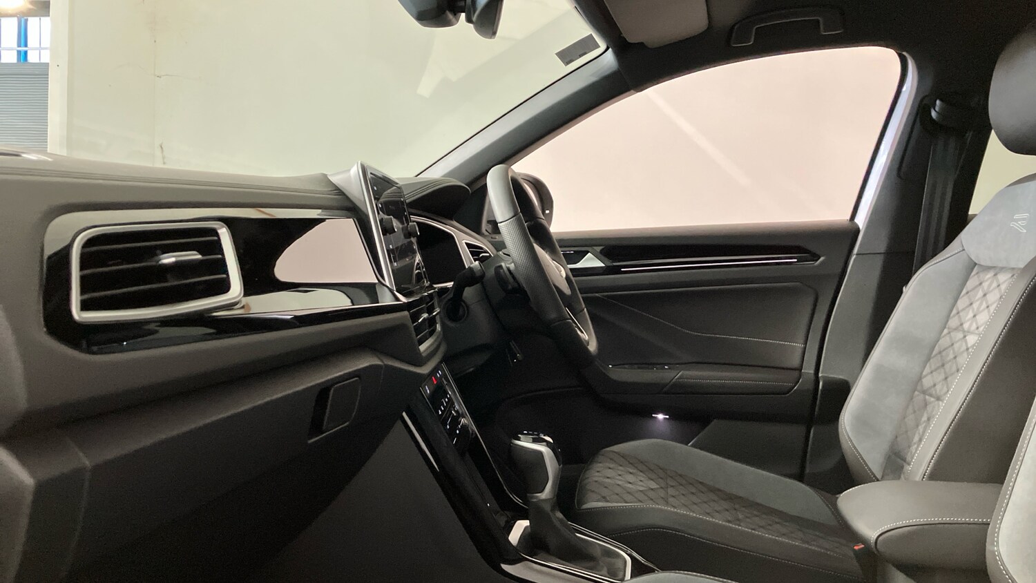 Used Volkswagen T-Roc 2025 for sale - 76568392: Photo 23