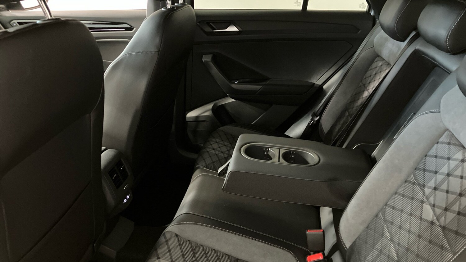 Used Volkswagen T-Roc 2025 for sale - 76568392: Photo 24