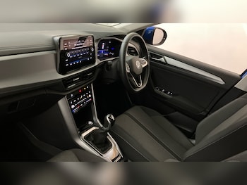 Used Volkswagen T-Roc 2024 for sale - 78906383: Photo