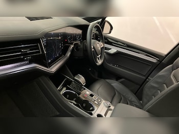 Used Volkswagen Touareg 2019 for sale - 77245475: Photo