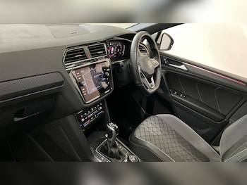 Used Volkswagen Tiguan 2023 for sale - 75994303: Photo 2