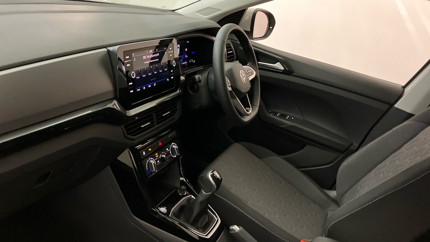 Used Volkswagen T-Cross 2025 for sale - 76968760: Photo 2