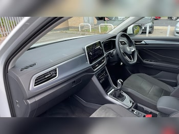 Used Volkswagen T-Roc 2024 for sale - 75918292: Photo