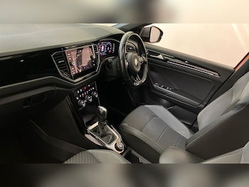 Used Volkswagen T-Roc 2021 for sale - 78837834: Photo