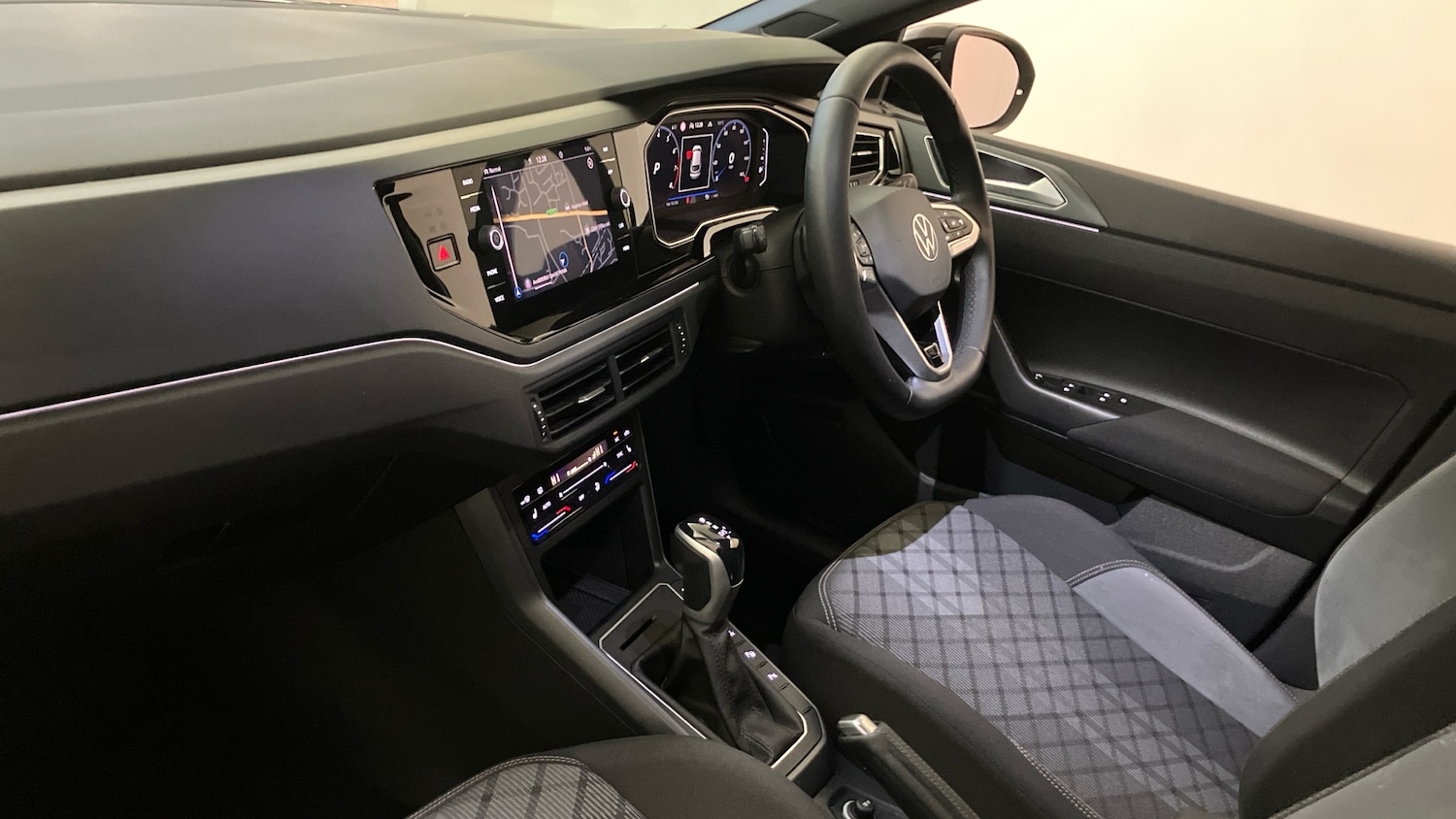 Used Volkswagen Taigo 2023 for sale - 76877799: Photo 2