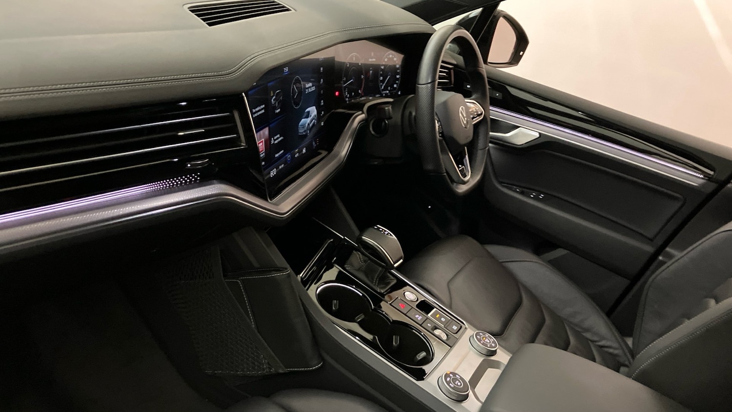 Used Volkswagen Touareg 2023 for sale - 76577016: Photo 2