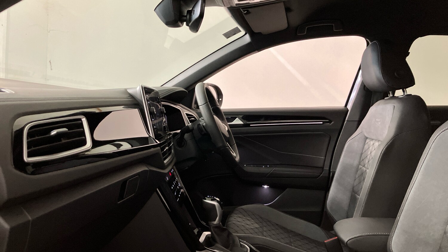 Used Volkswagen T-Roc 2025 for sale - 76532096: Photo 23