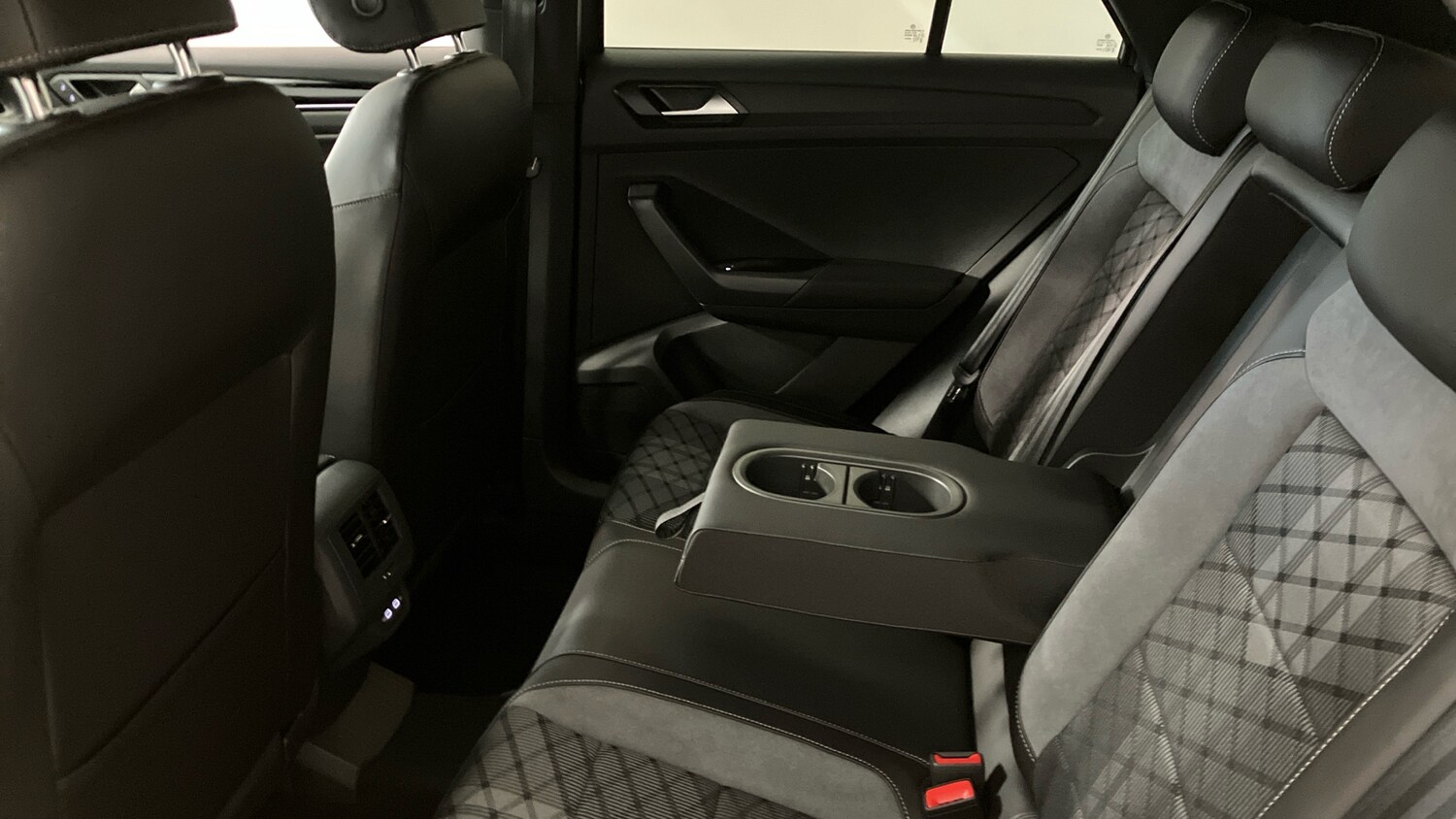 Used Volkswagen T-Roc 2025 for sale - 76532096: Photo 24