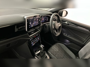 Used Volkswagen T-Roc 2025 for sale - 76532096: Photo